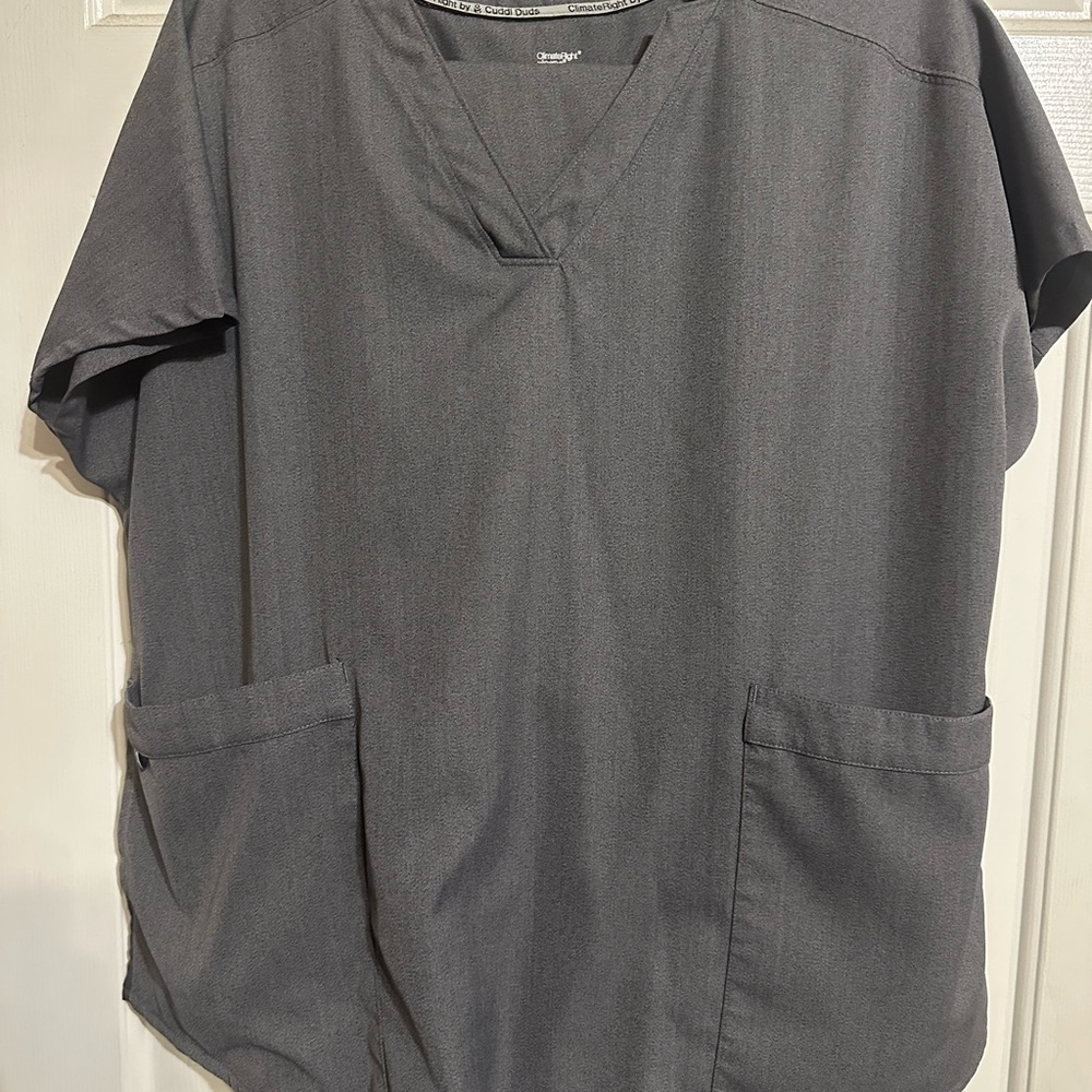 XL Climate Right by Cuddle Duds Gray Scrub Top with Pockets with Lg pants